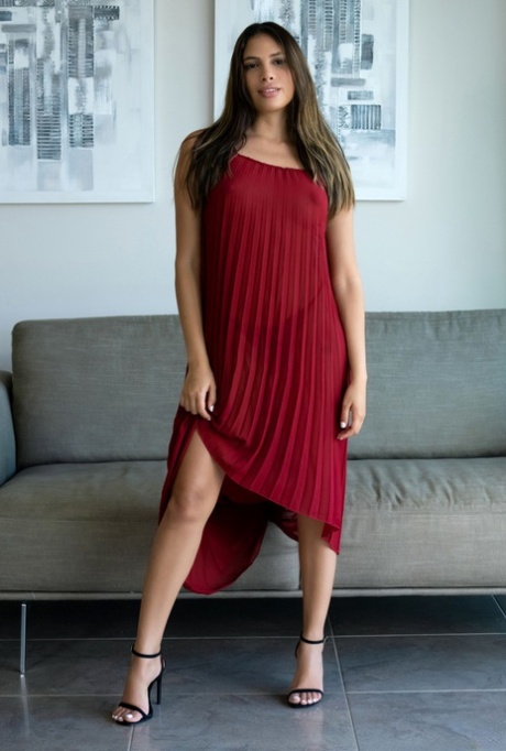 Bahçeli̇evler Genç ve Dinamik Üniversiteli Escort Bayan Burcu
